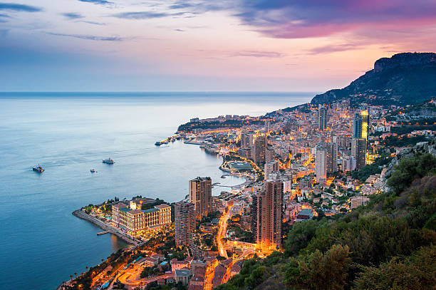 Vue de Monaco au crépuscule